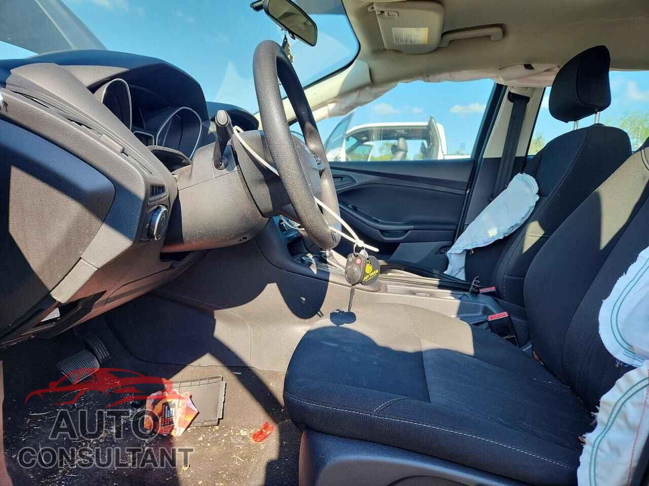 FORD FOCUS 2018 - 1FADP3E29JL215231
