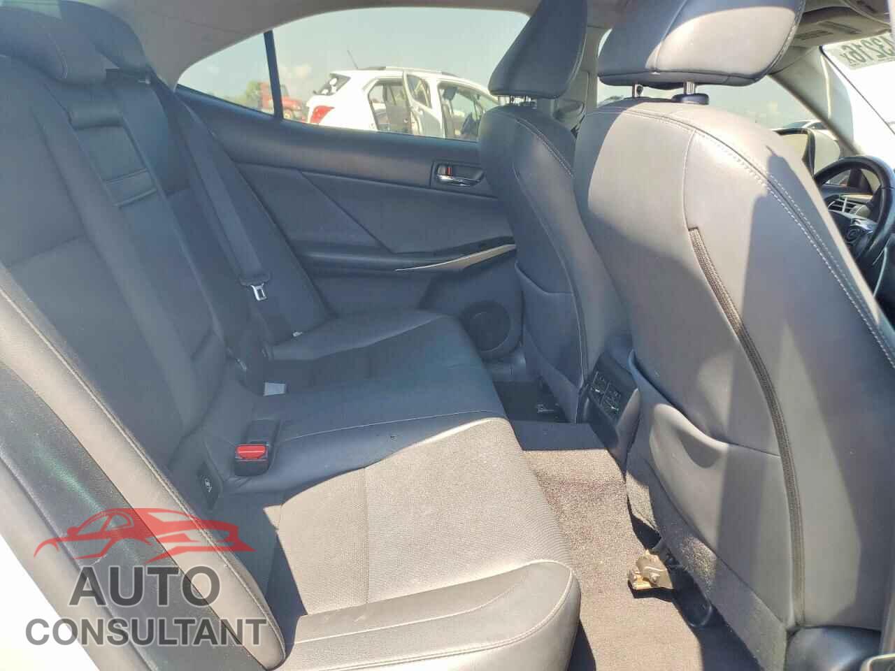 LEXUS IS 2015 - JTHCF1D23F5028849