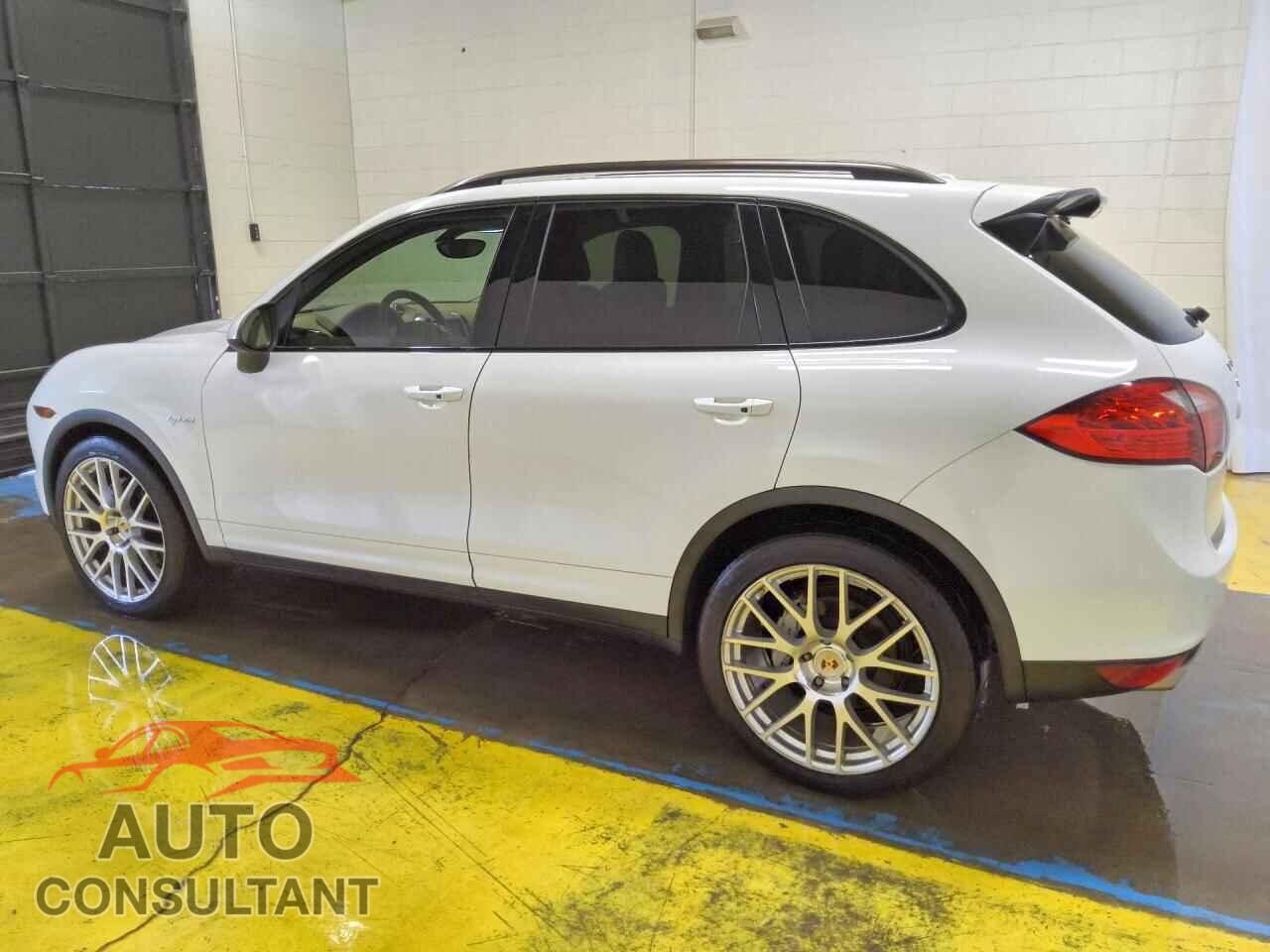 PORSCHE CAYENNE 2013 - WP1AE2A26DLA15784