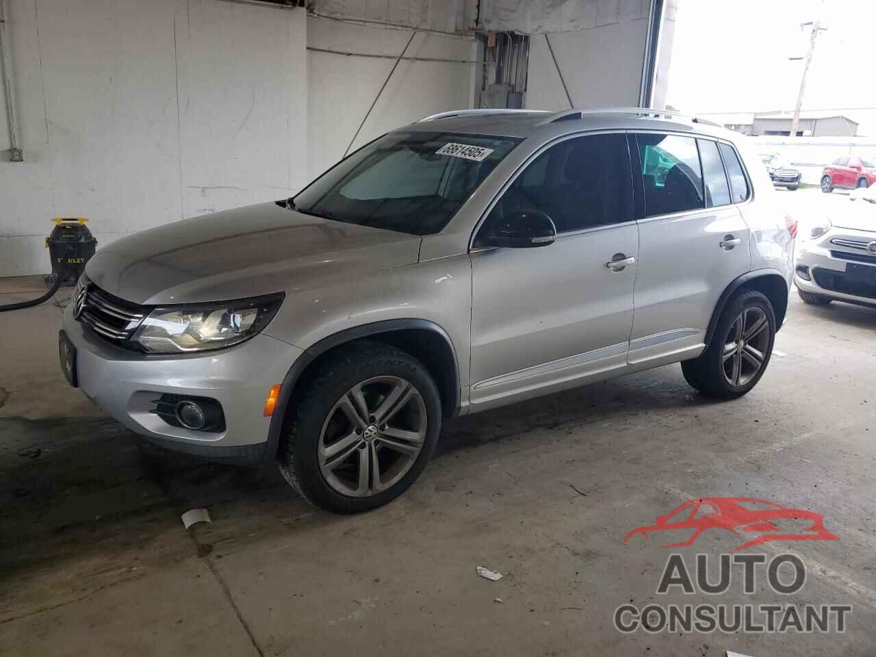 VOLKSWAGEN TIGUAN 2017 - WVGUV7AX6HK022264