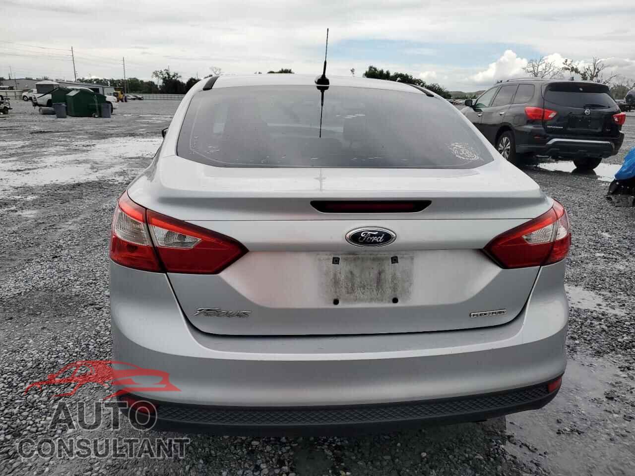 FORD FOCUS 2014 - 1FADP3E28EL165900