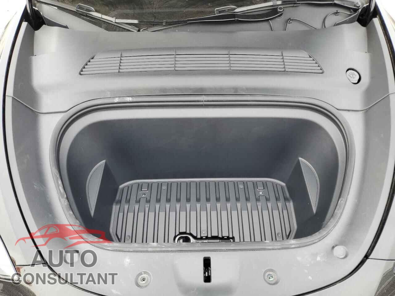 TESLA MODEL Y 2025 - 7SAYGDED1SF276986