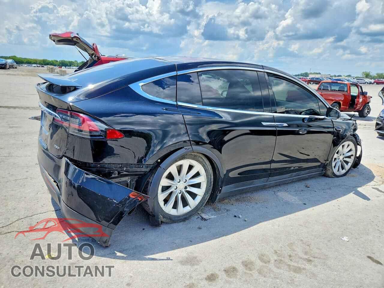 TESLA MODEL X 2017 - 5YJXCBE26HF049096