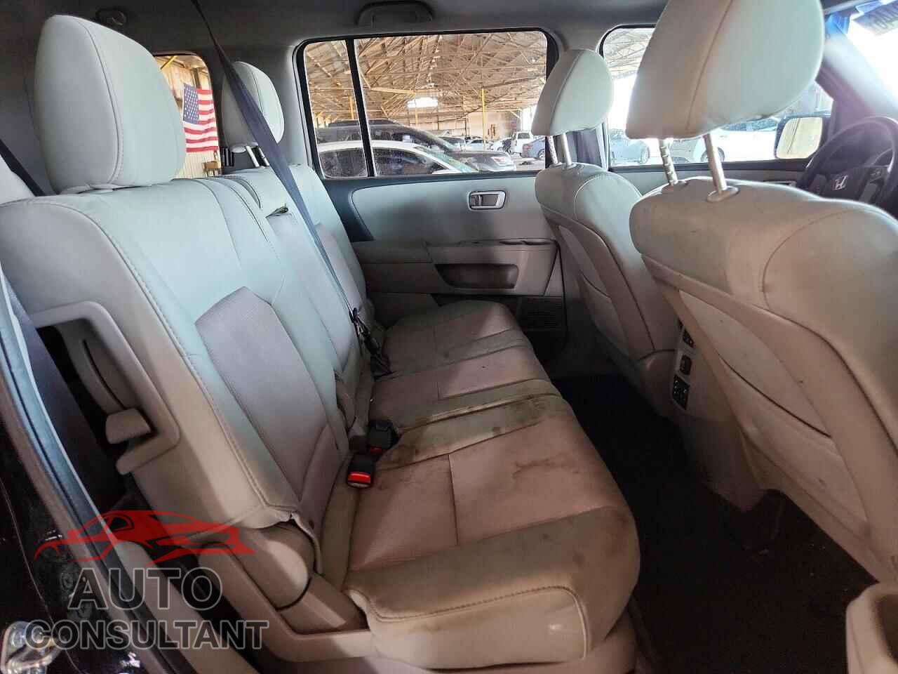 HONDA PILOT 2015 - 5FNYF3H38FB035221