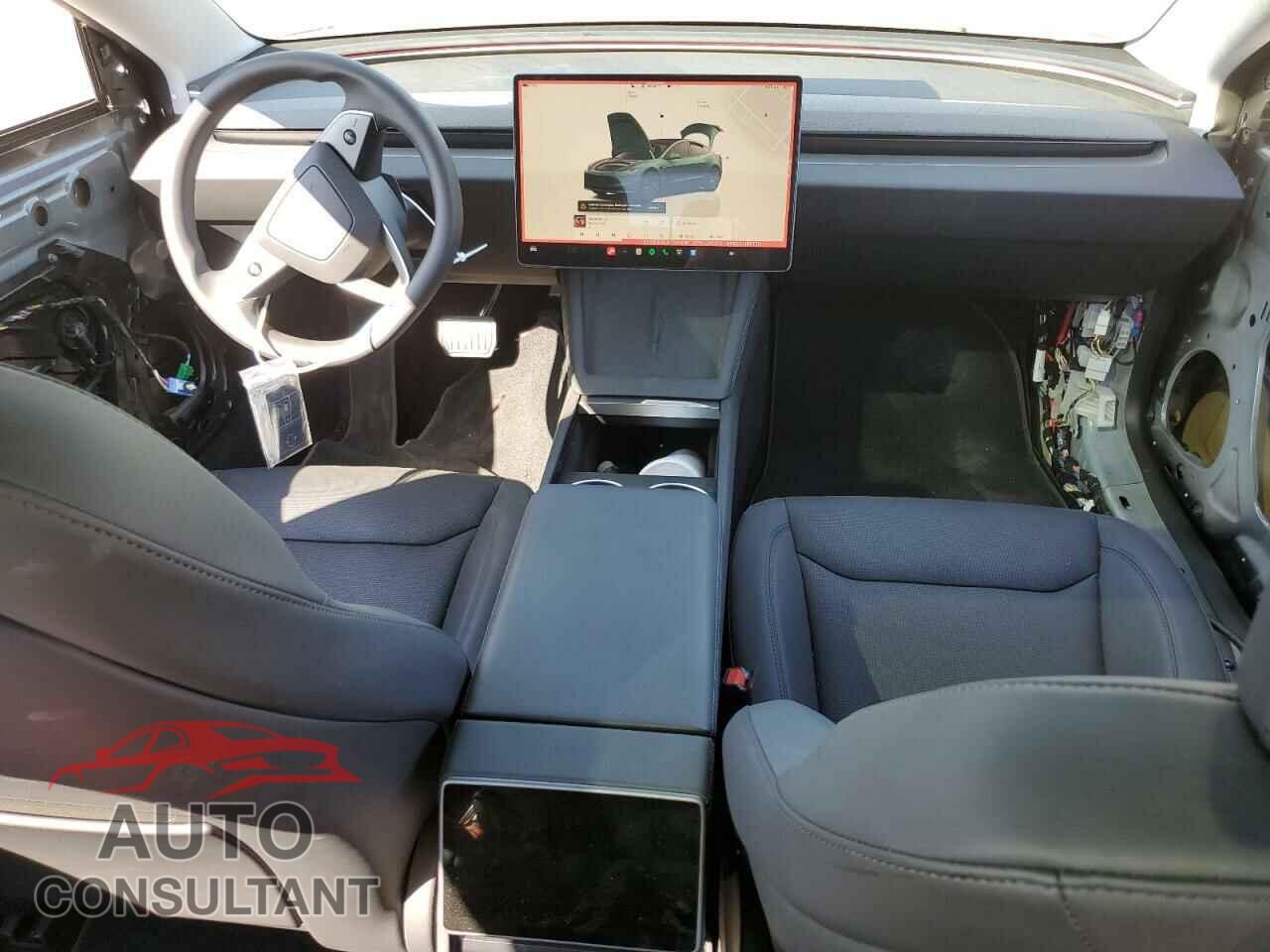 TESLA MODEL 3 2024 - 5YJ3E1EB2RF739366