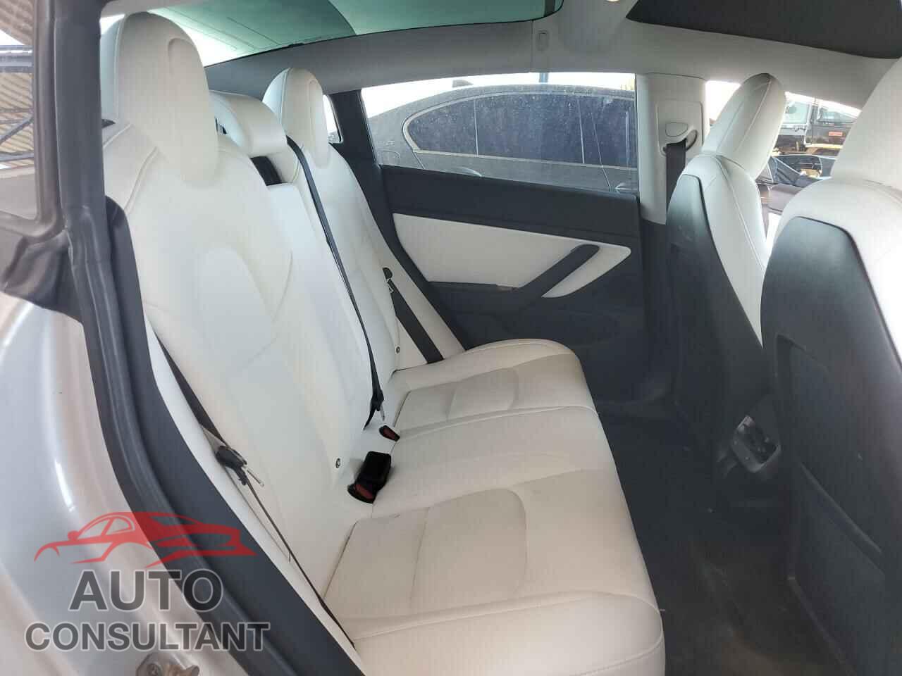 TESLA MODEL 3 2018 - 5YJ3E1EB6JF074315