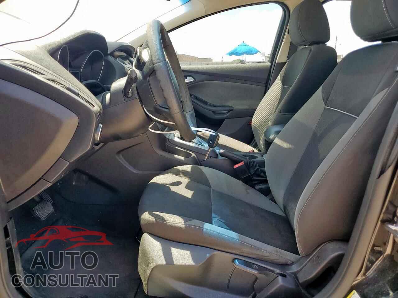 FORD FOCUS 2014 - 1FADP3K2XEL334142