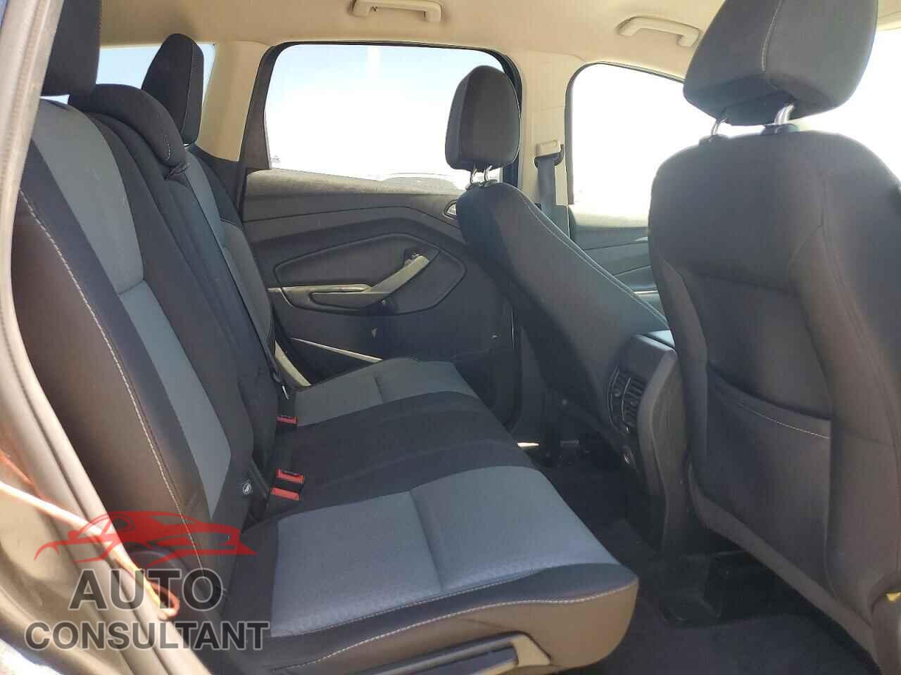 FORD ESCAPE 2017 - 1FMCU0GD9HUE05512