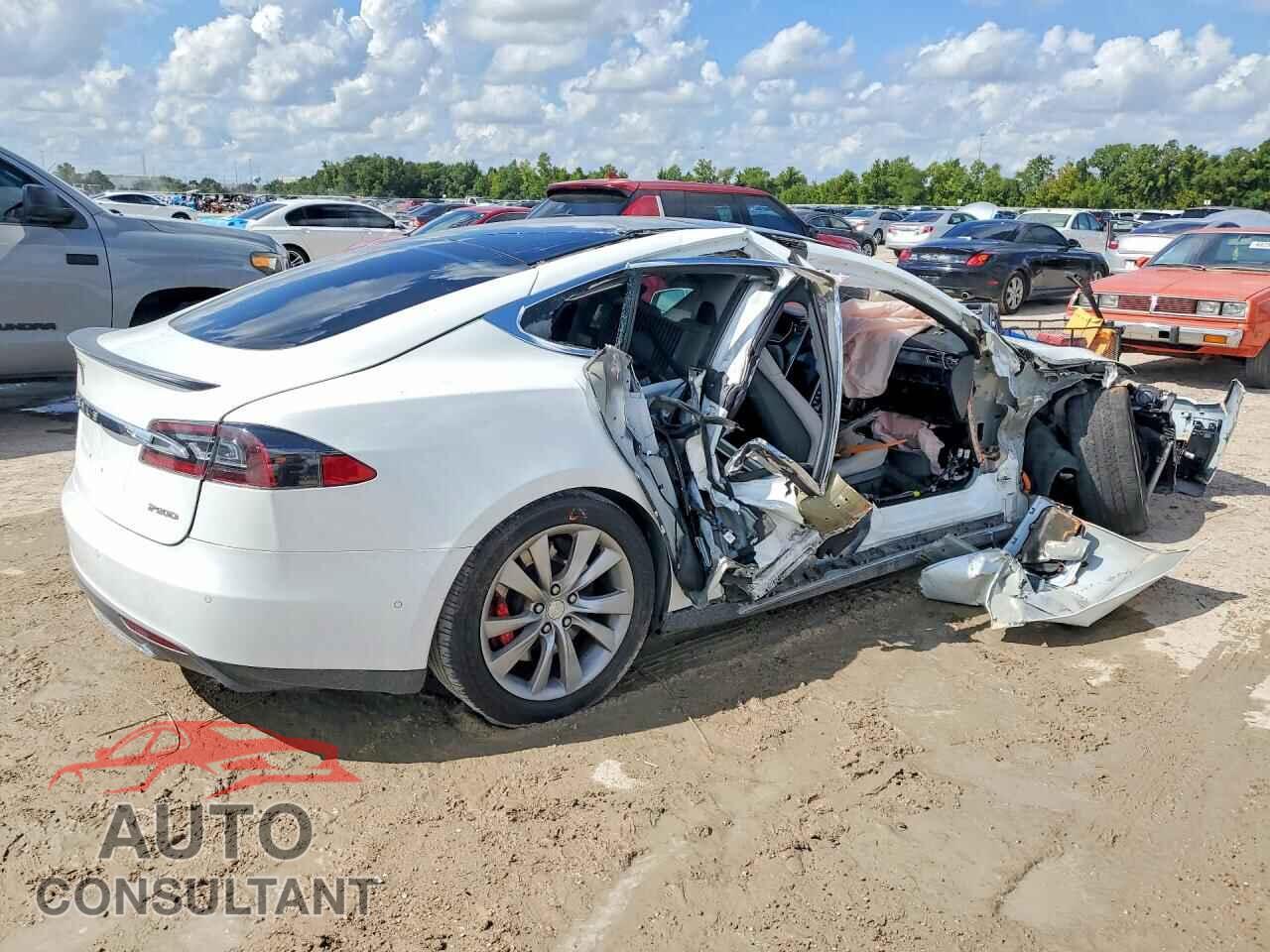 TESLA MODEL S 2015 - 5YJSA1E40FF109687