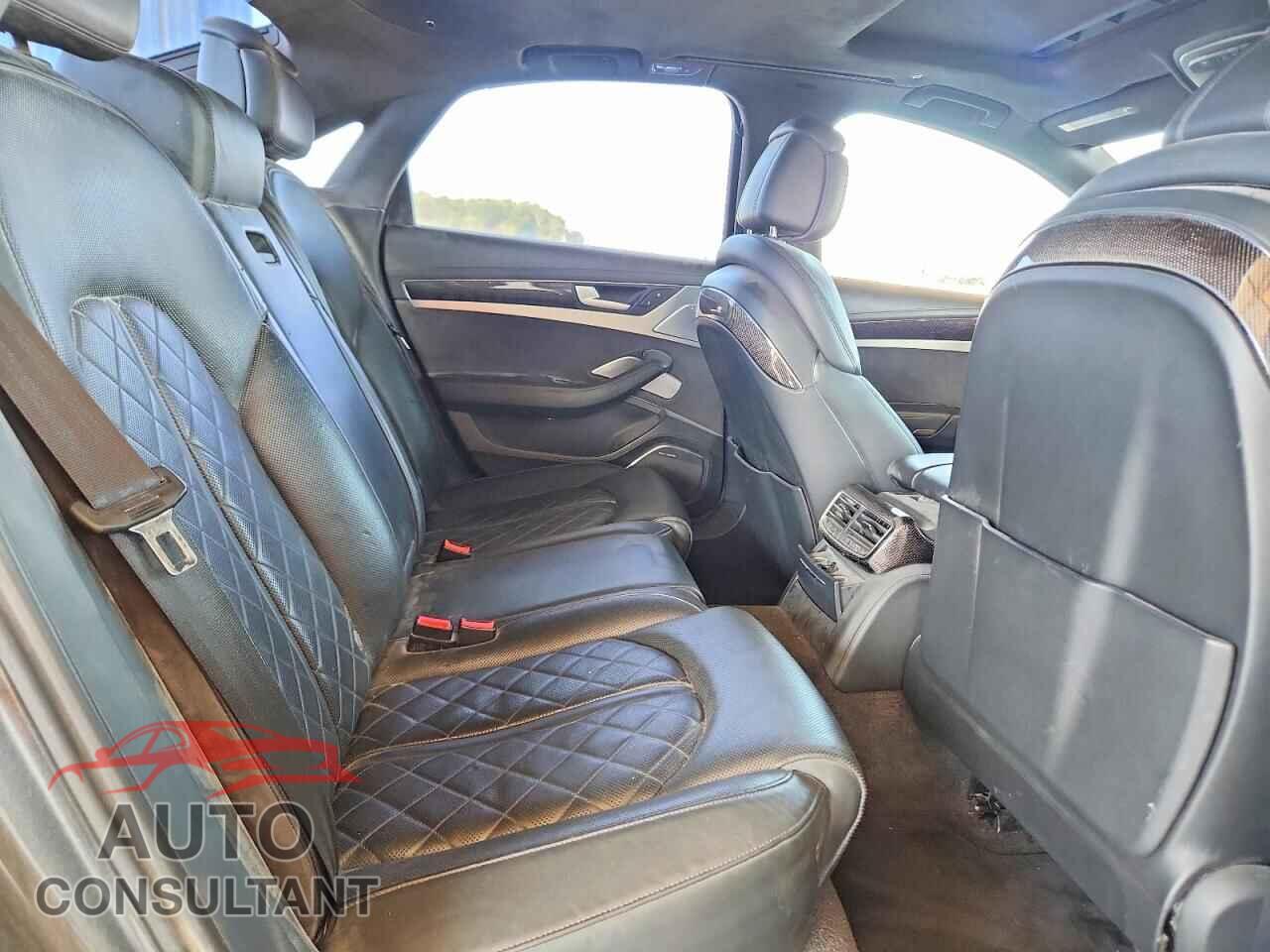 AUDI S8 2013 - WAUD2AFD1DN033932