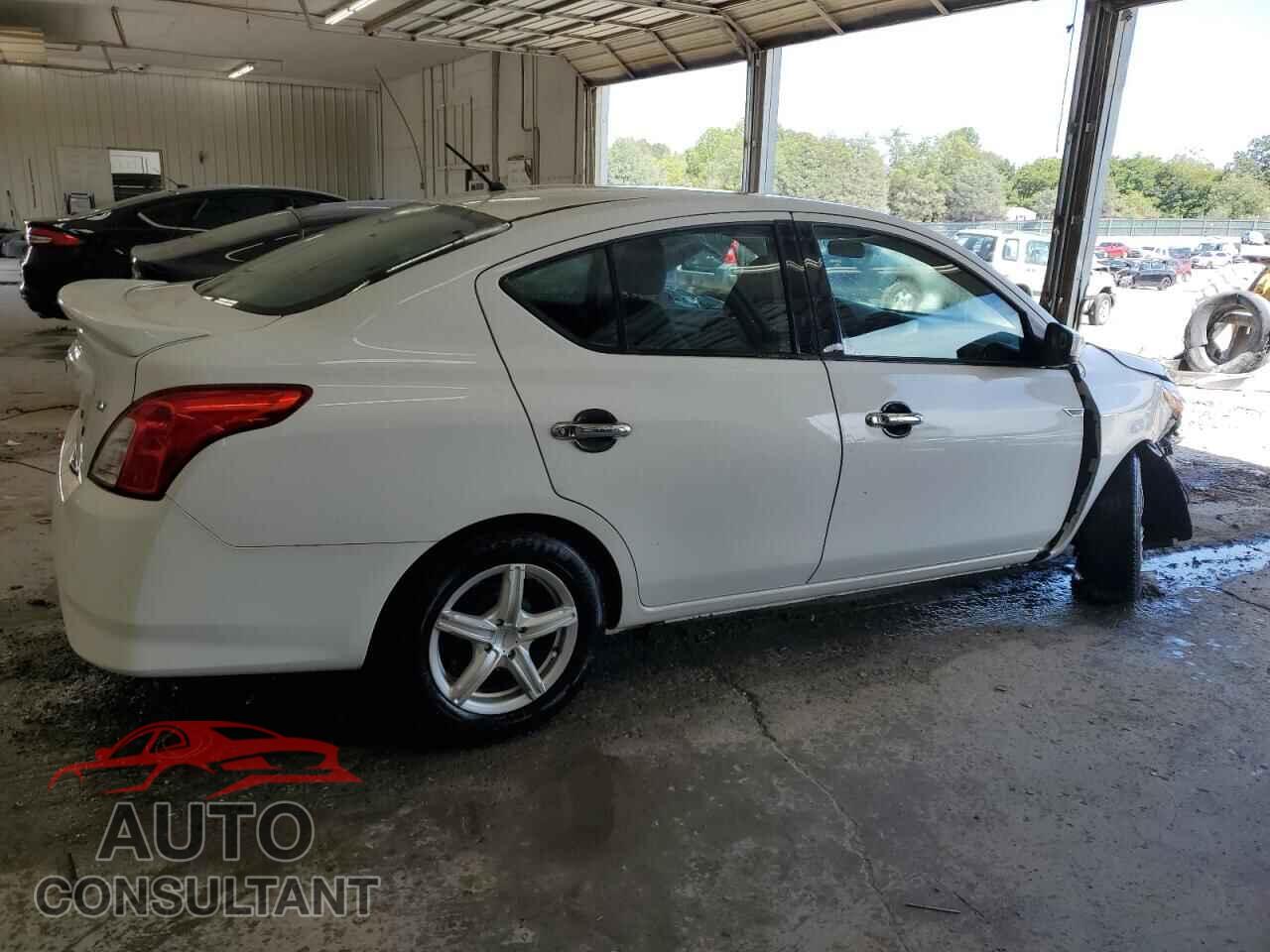 NISSAN VERSA 2019 - 3N1CN7AP3KL841015