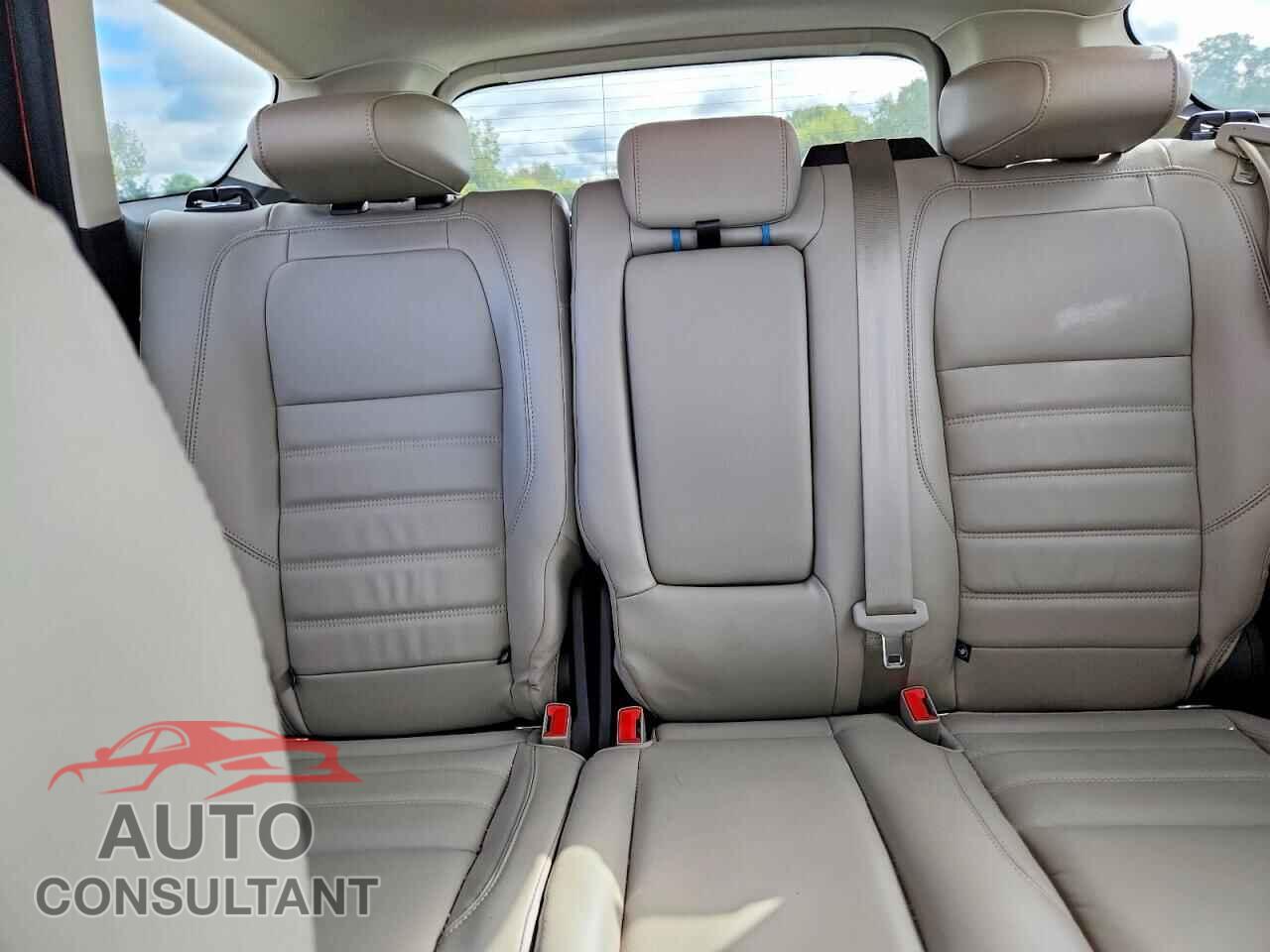 FORD ESCAPE 2017 - 1FMCU9J93HUD99621