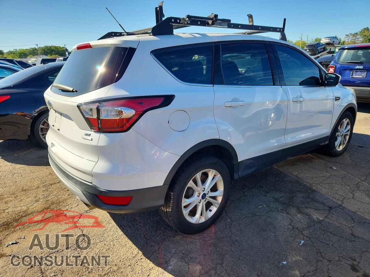 FORD ESCAPE 2017 - 1FMCU0GD5HUE77372