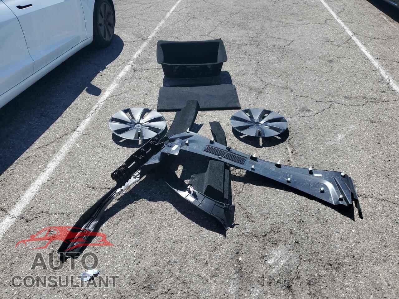 TESLA MODEL 3 2024 - 5YJ3E1EA4RF849701