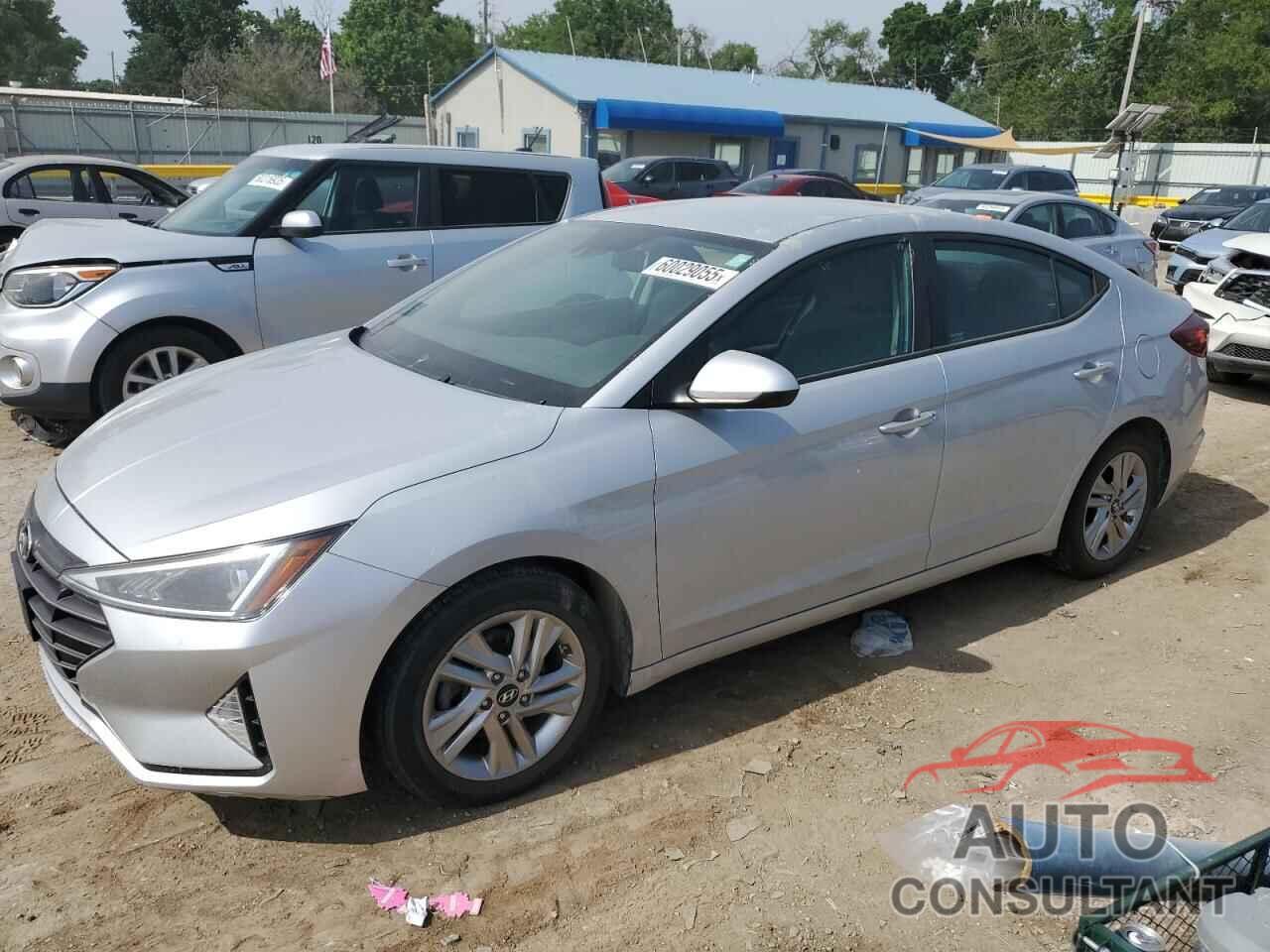 HYUNDAI ELANTRA 2019 - KMHD84LF0KU737613