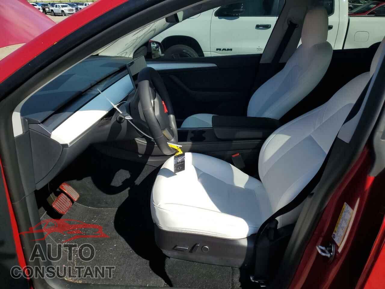 TESLA MODEL Y 2023 - 7SAYGAEEXPF646430