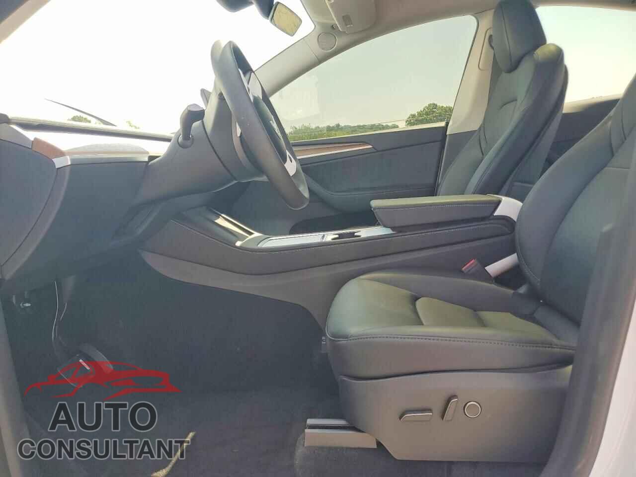 TESLA MODEL Y 2024 - 7SAYGDED3RF097794