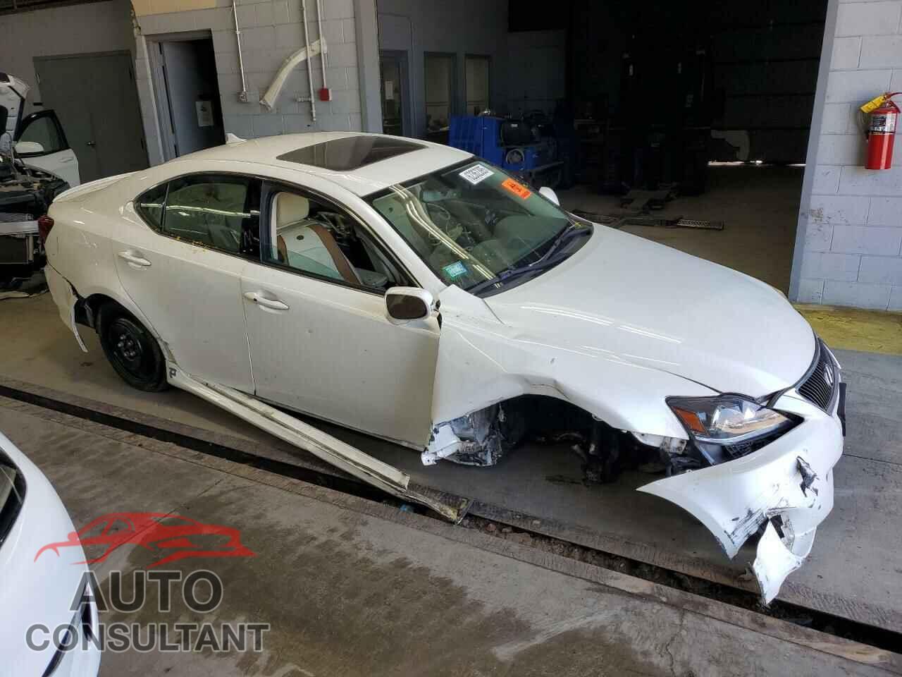 LEXUS IS 2011 - JTHCF5C23B5050739