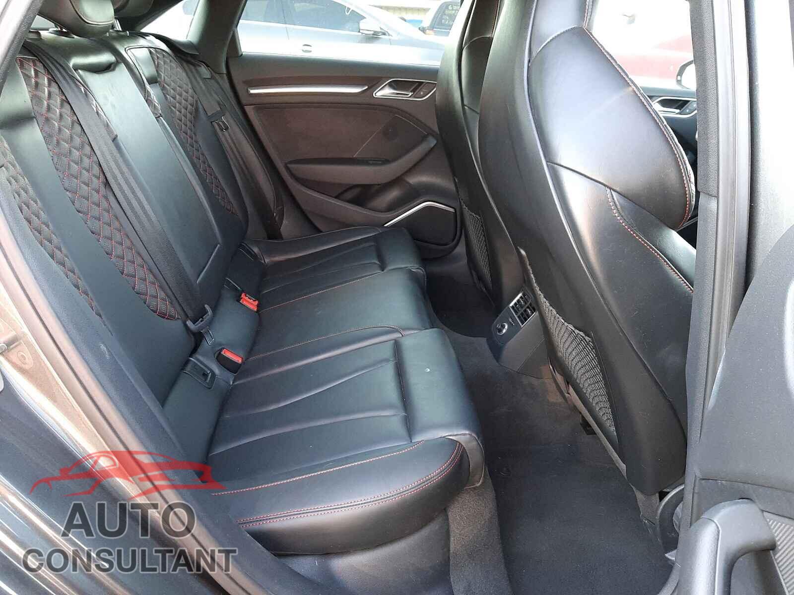 AUDI RS3 2018 - WUABWHFF8J1904159