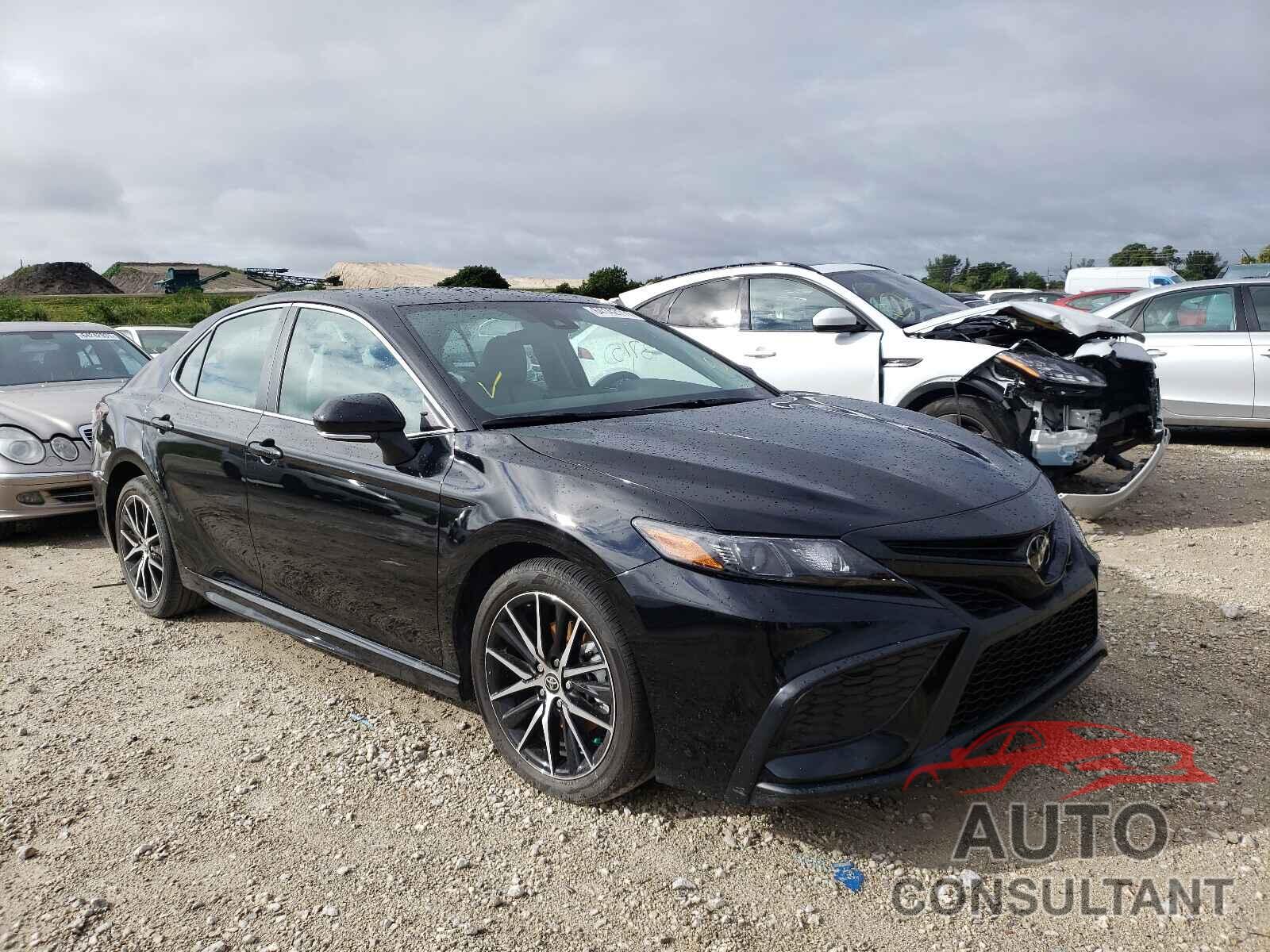 TOYOTA CAMRY 2022 - 4T1G11AKXNU618858