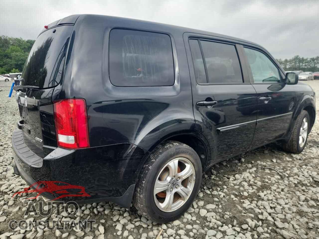 HONDA PILOT 2013 - 5FNYF4H47DB010855