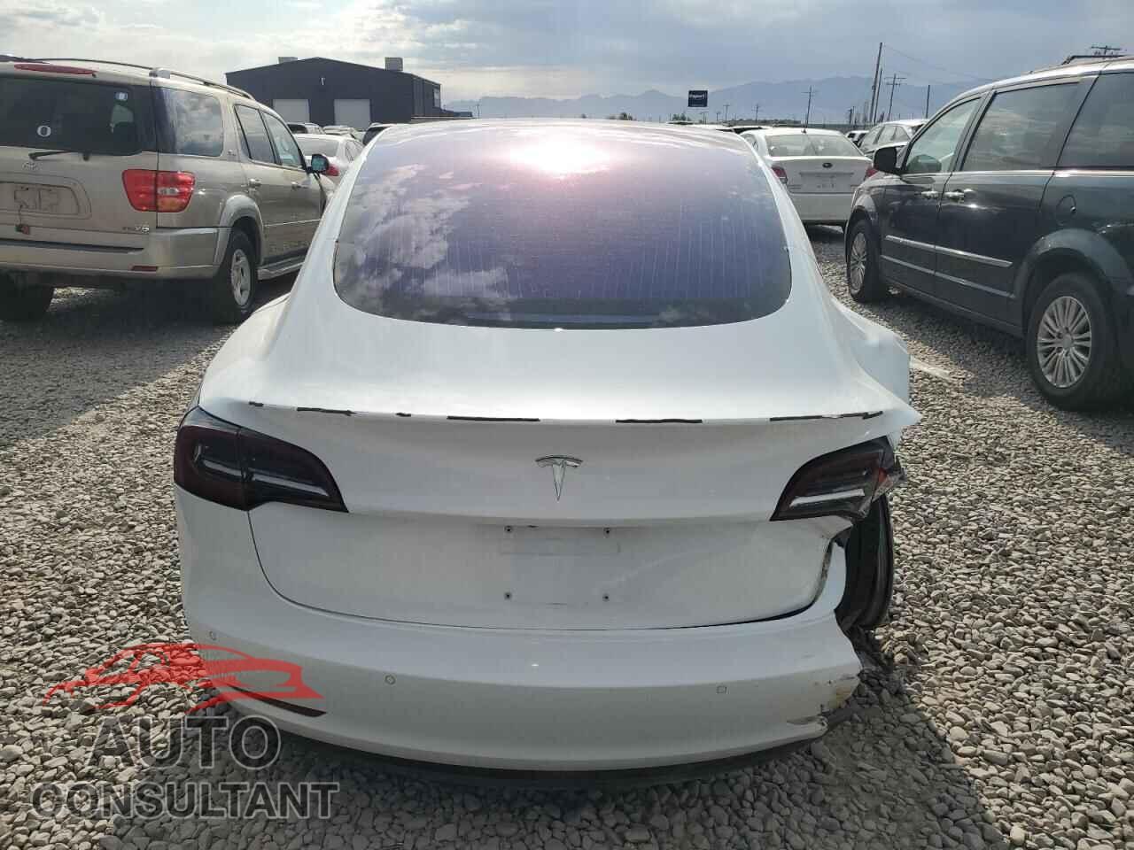 TESLA MODEL 3 2018 - 5YJ3E1EA7JF018357