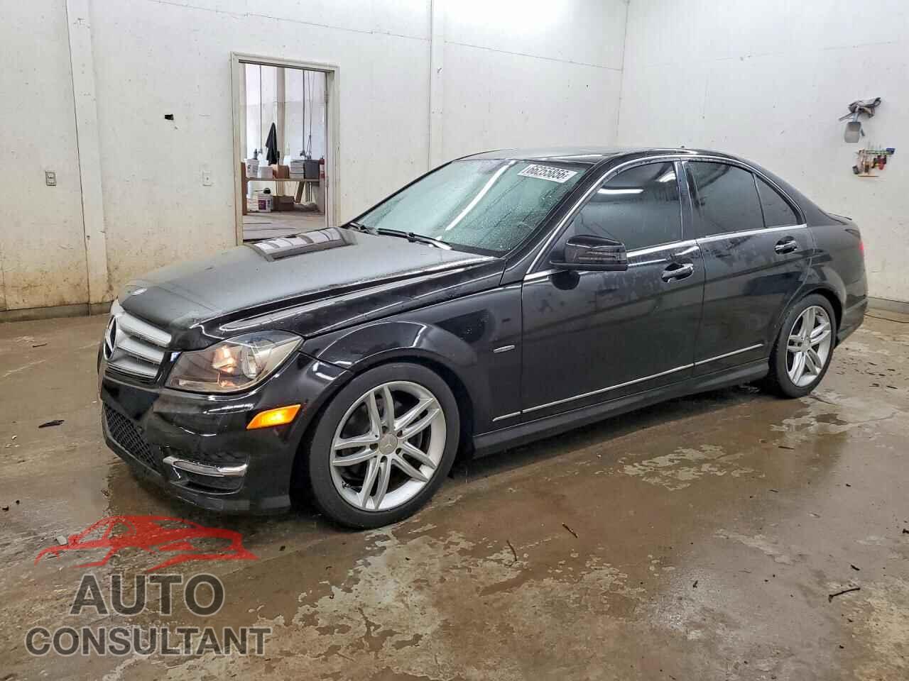 MERCEDES-BENZ C-CLASS 2012 - WDDGF4HB1CR240741