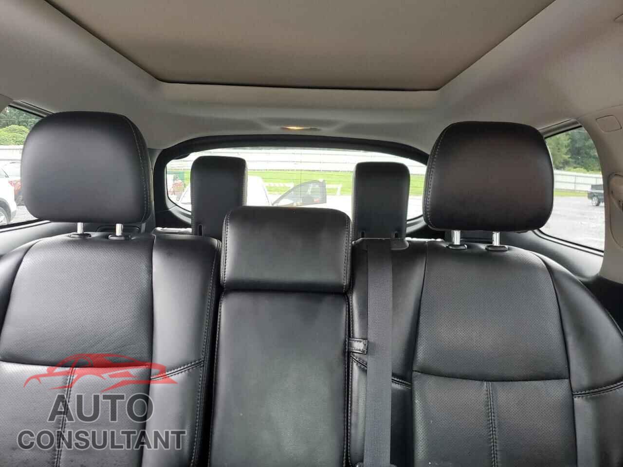 NISSAN PATHFINDER 2017 - 5N1DR2MN5HC683098