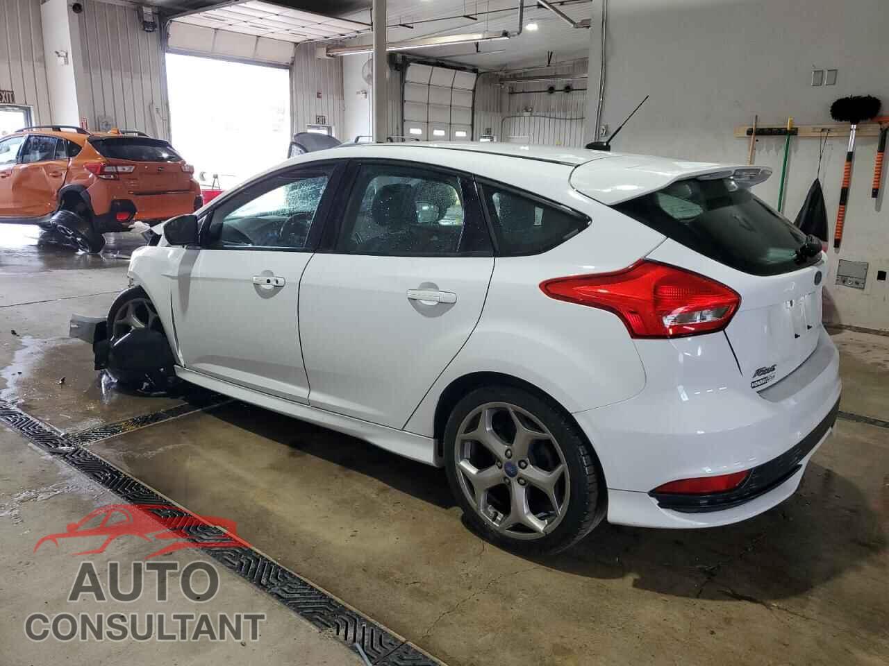 FORD FOCUS 2017 - 1FADP3L90HL228945