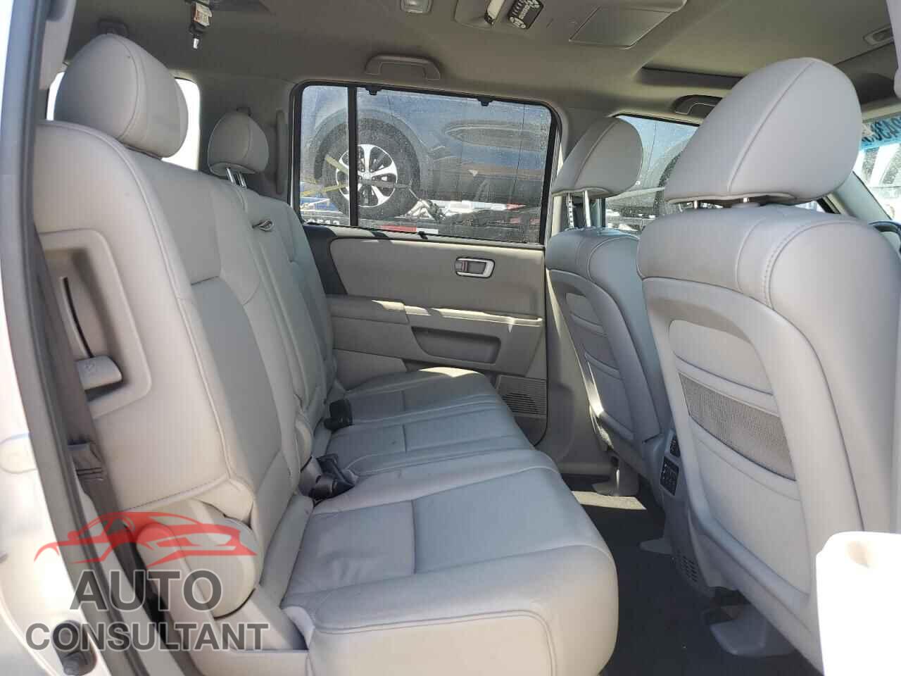 HONDA PILOT 2011 - 5FNYF4H92BB068655