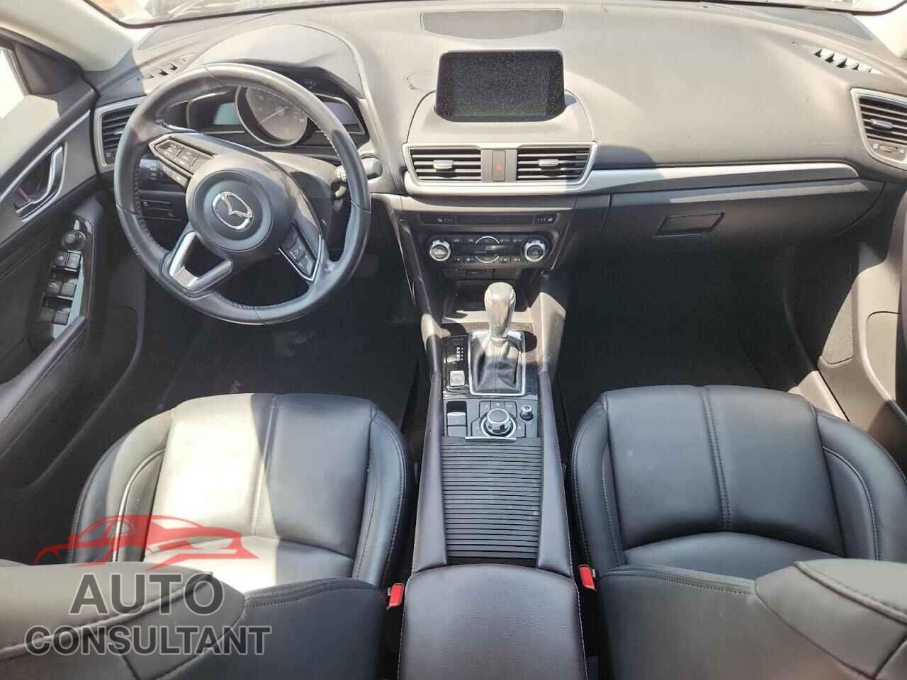 MAZDA 3 2018 - 3MZBN1V3XJM189352