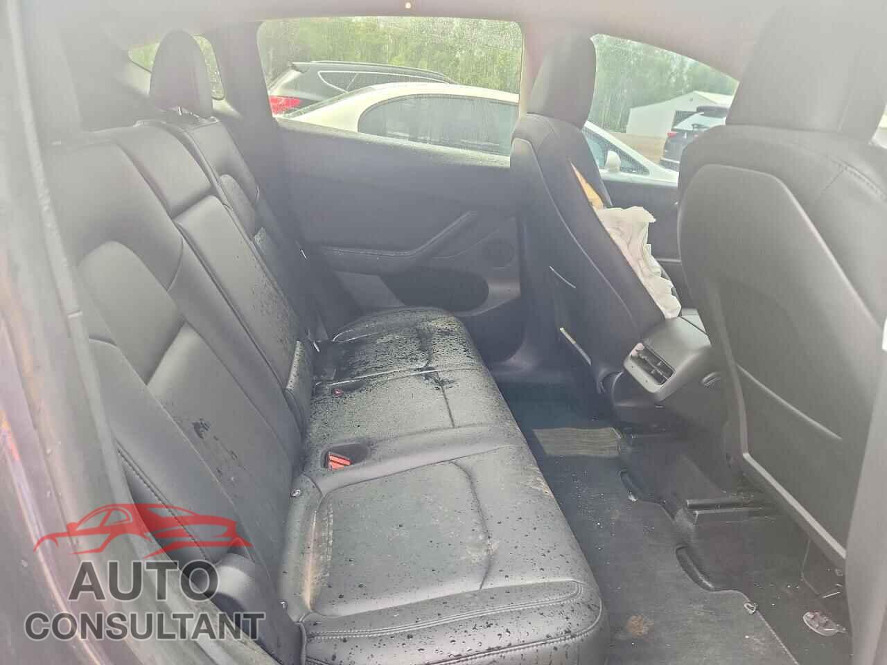 TESLA MODEL Y 2023 - LRWYGDFD3PC019373