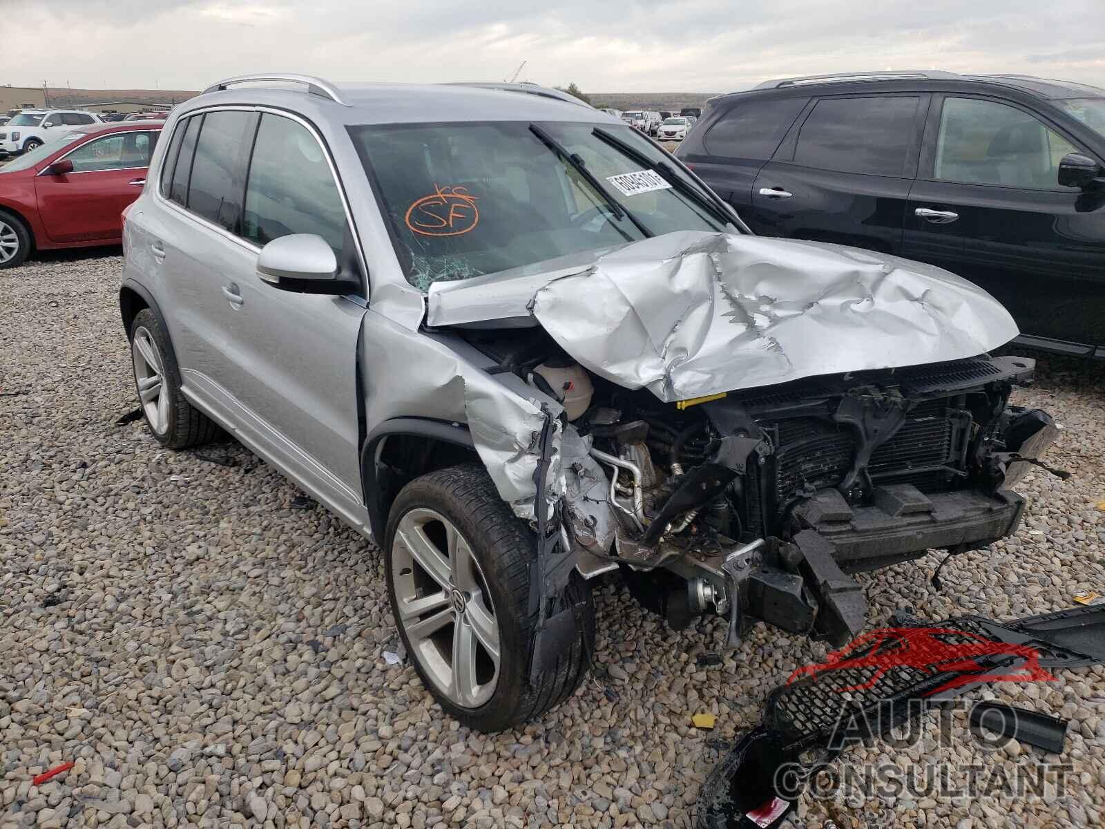 VOLKSWAGEN TIGUAN 2016 - WVGBV7AX1GW083939