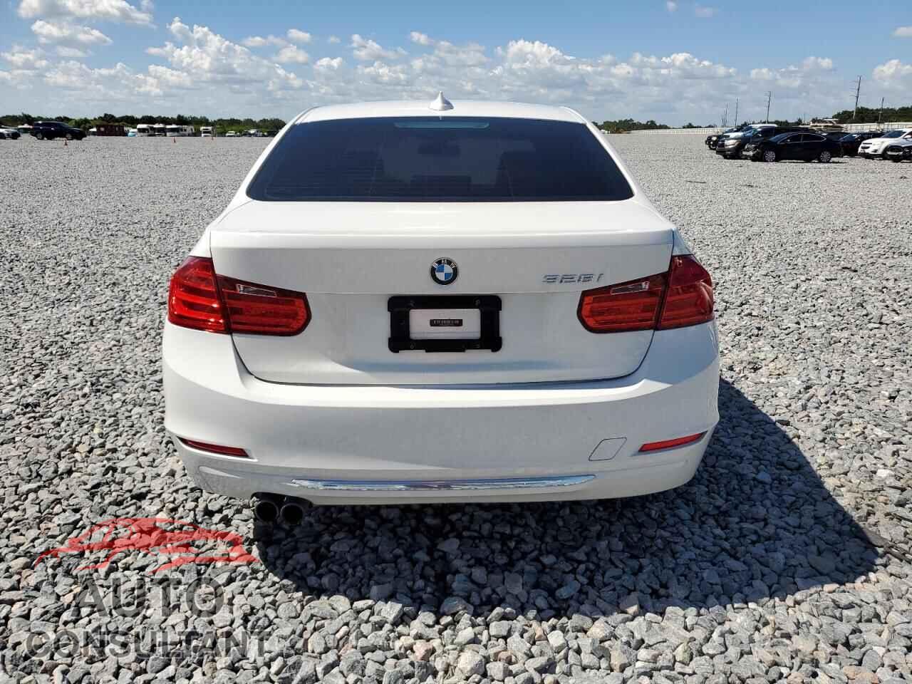 BMW 3 SERIES 2015 - WBA3C1C55FK118475