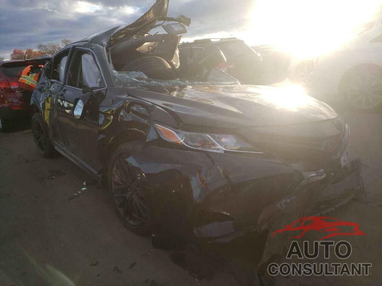 TOYOTA CAMRY 2018 - 4T1B11HK3JU526470