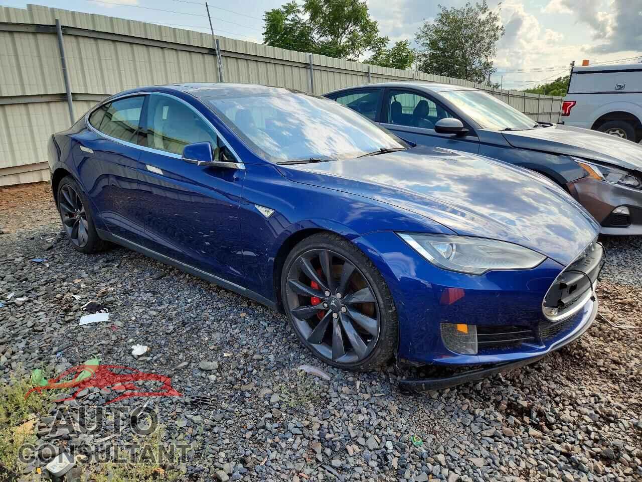 TESLA MODEL S 2015 - 5YJSA1E47FF114353