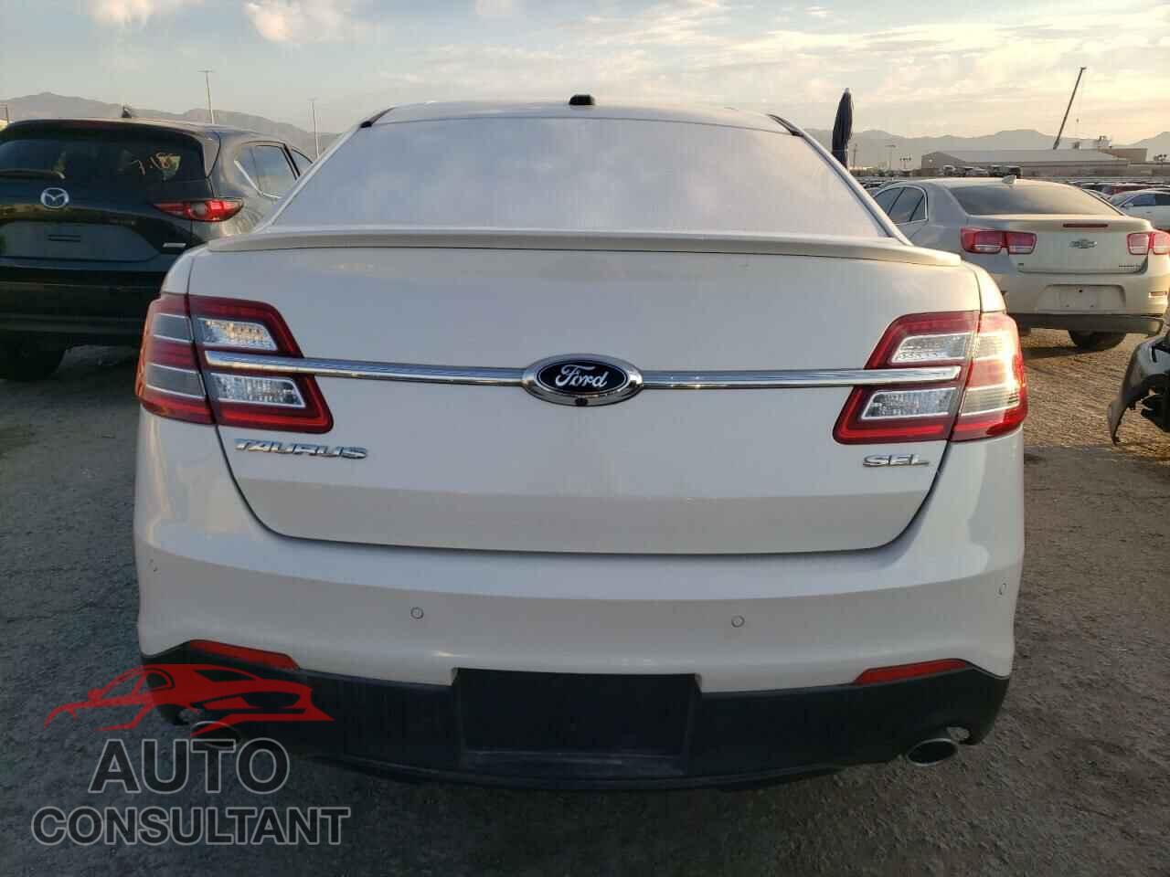 FORD TAURUS 2015 - 1FAHP2E80FG207762