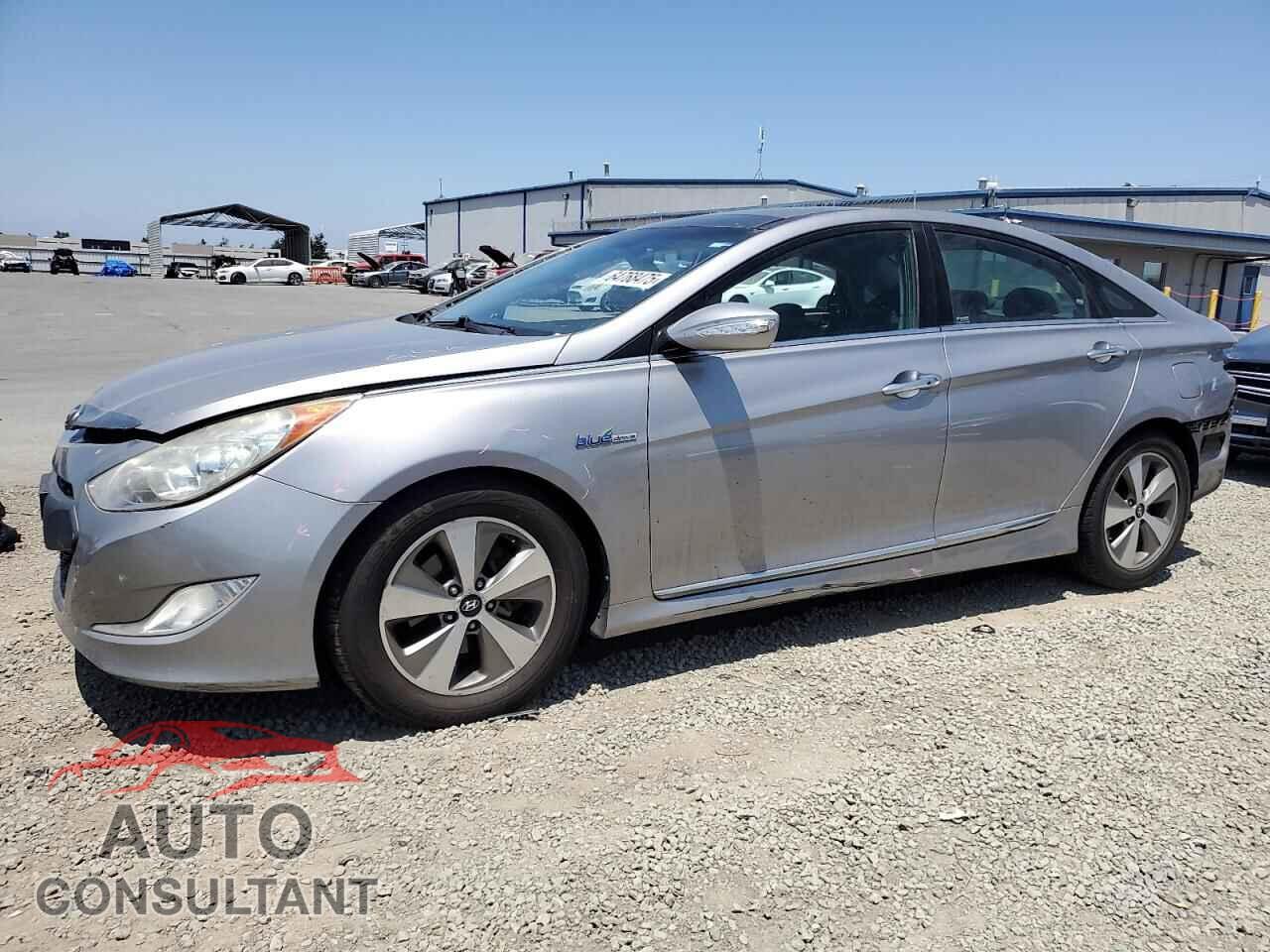 HYUNDAI SONATA 2012 - KMHEC4A47CA031083