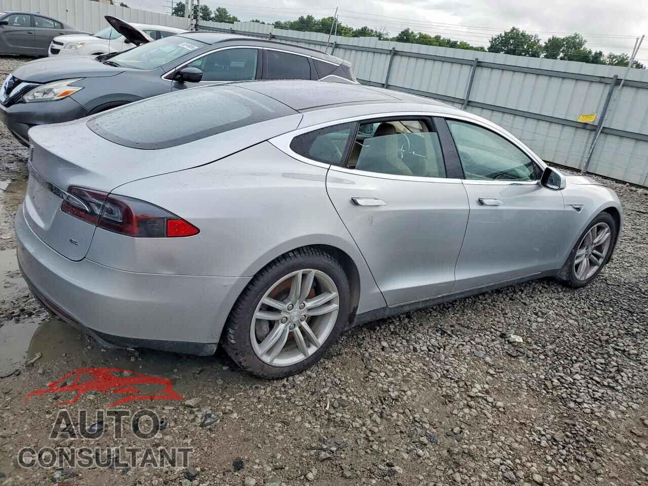TESLA MODEL S 2013 - 5YJSA1CN0DFP22076