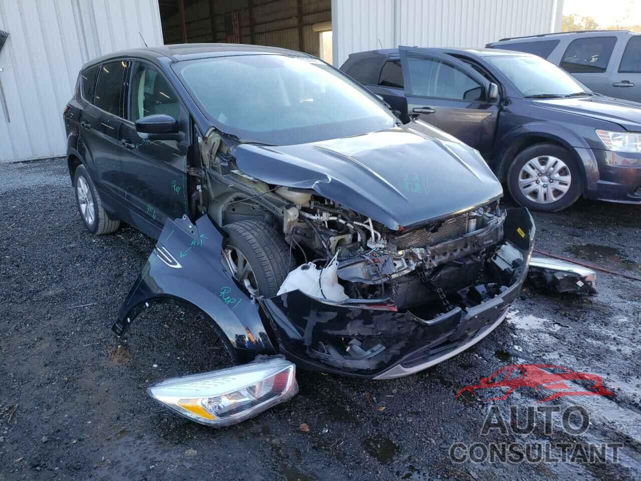 FORD ESCAPE 2017 - 1FMCU0GD5HUC96045