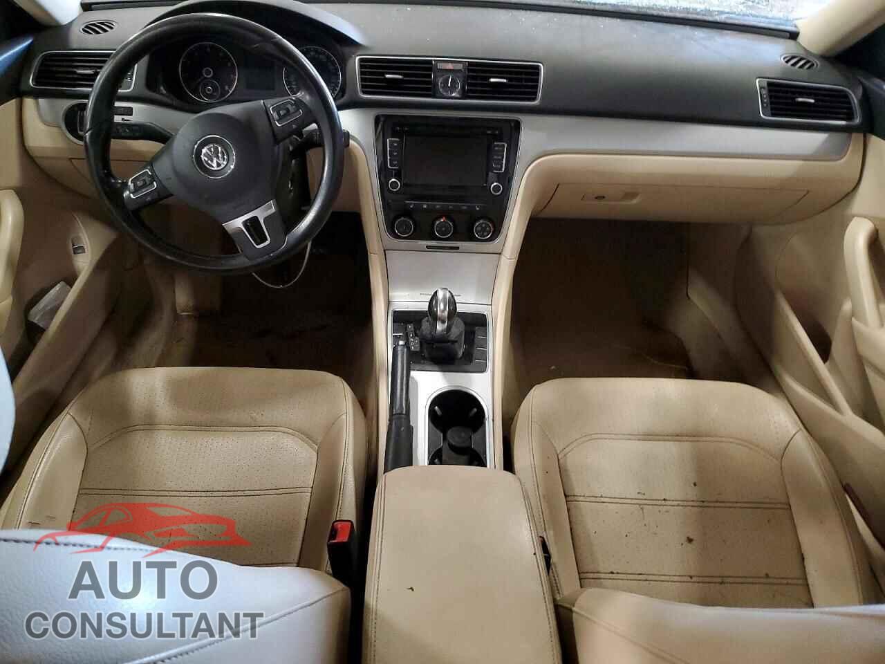 VOLKSWAGEN PASSAT 2013 - 1VWBH7A37DC077582