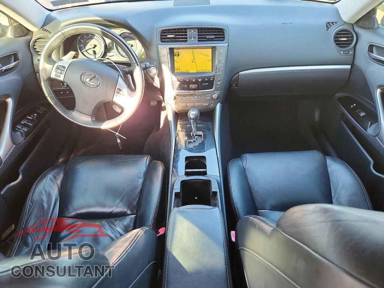 LEXUS IS 2011 - JTHCF5C28B5048100