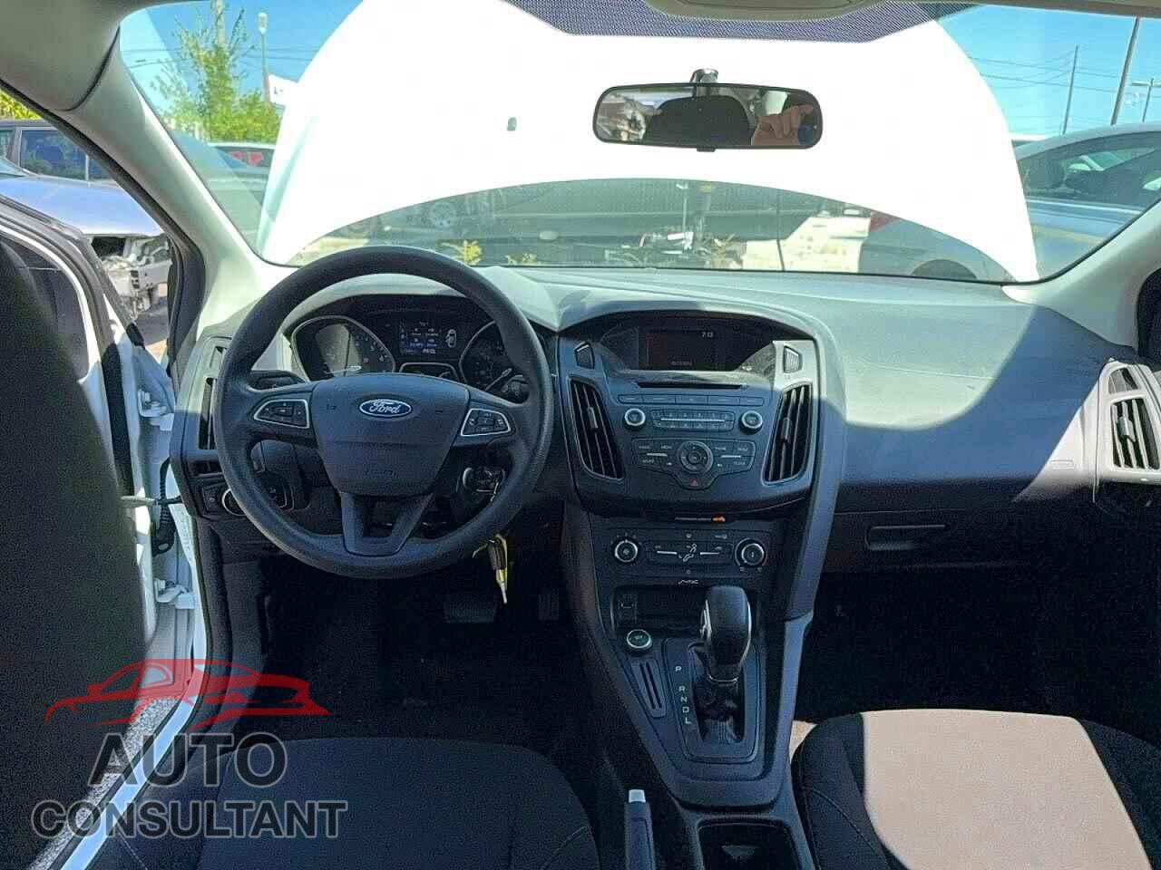 FORD FOCUS 2015 - 1FADP3E2XFL311926