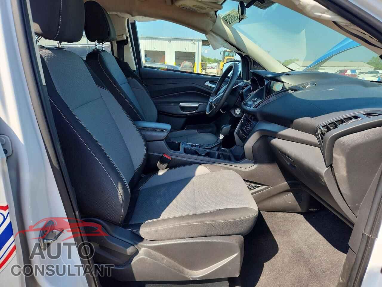 FORD ESCAPE 2017 - 1FMCU9GD5HUC44760