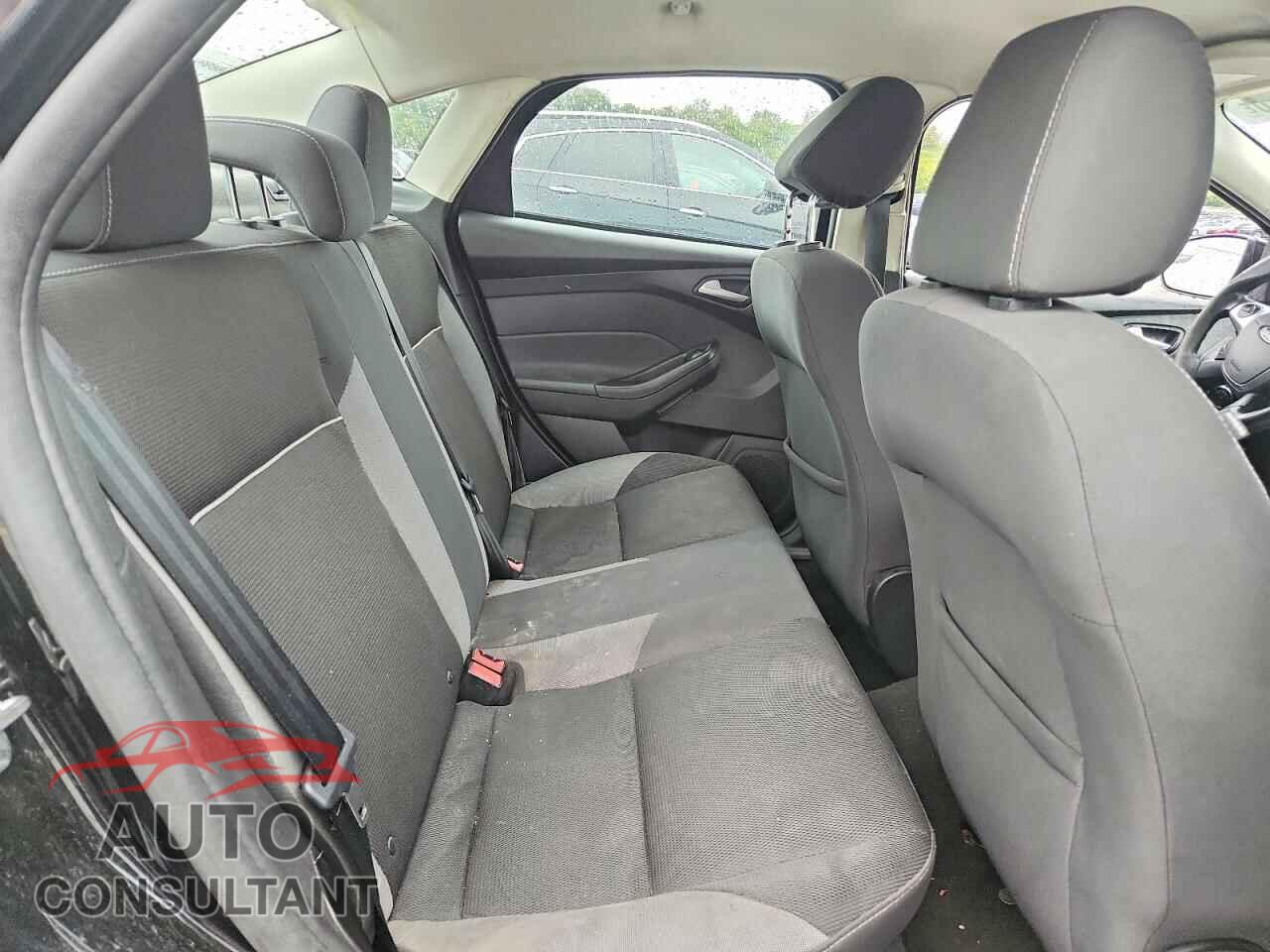 FORD FOCUS 2014 - 1FADP3F2XEL404121
