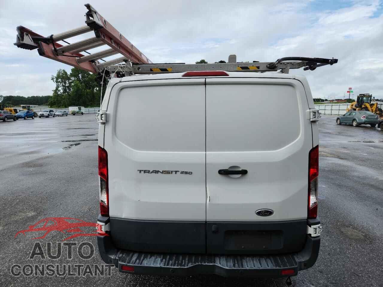 FORD TRANSIT 2018 - 1FTYR1YM5JKB07413