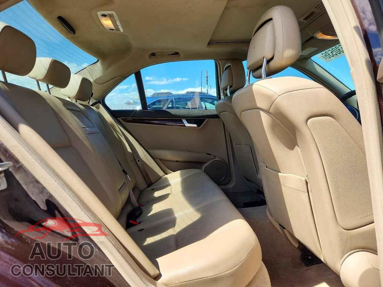 MERCEDES-BENZ C-CLASS 2012 - WDDGF8BB7CA642147