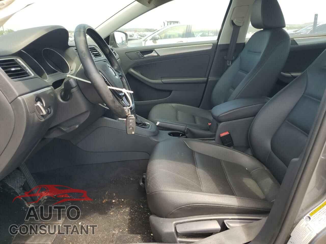VOLKSWAGEN JETTA 2017 - 3VWDB7AJ8HM366175