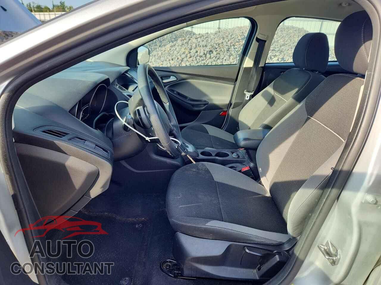 FORD FOCUS SEDA 2014 - 1FADP3F28EL214009