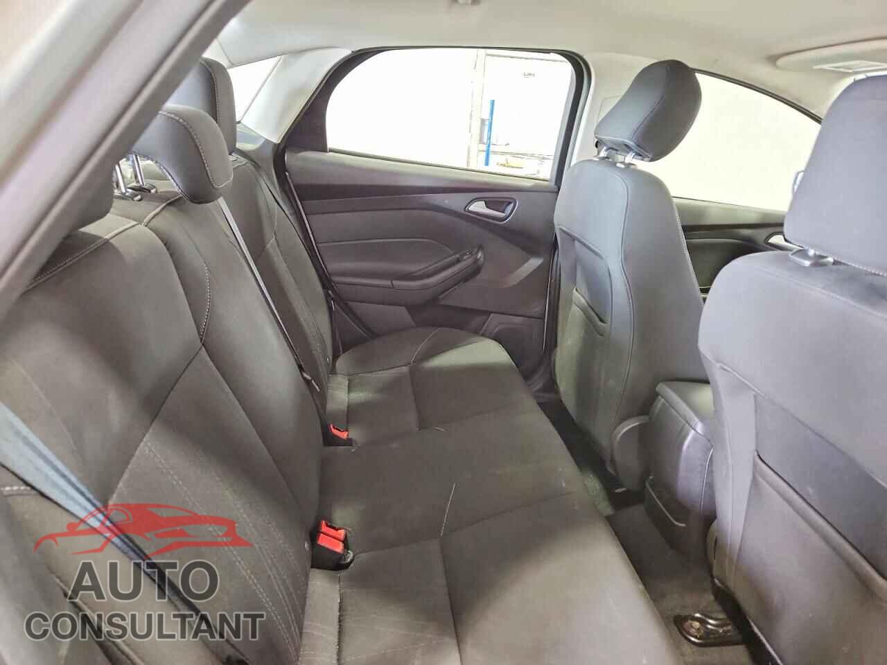 FORD FOCUS 2017 - 1FADP3F23HL215315